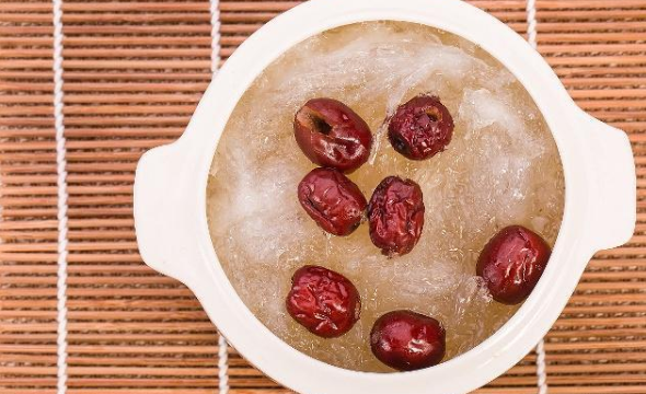 什么時(shí)候吃燕窩發(fā)揮的作用較好？在吃燕窩時(shí)需要注意哪些問(wèn)題？